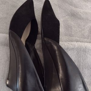 Ladies Nine West Black Small Wedges Size 7.5 M